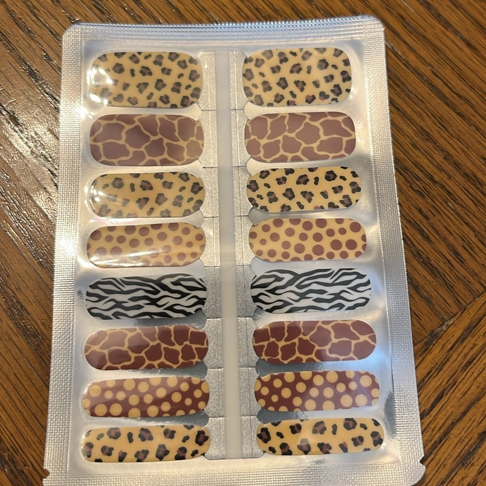 6 Colorful Nail Wraps Set - Picture 5 of 8